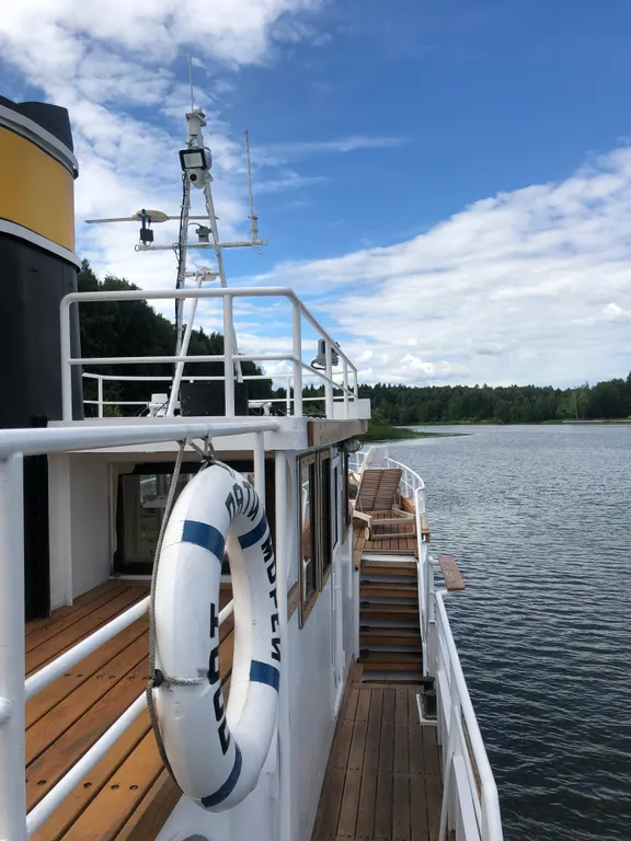 Теплоход для проживания