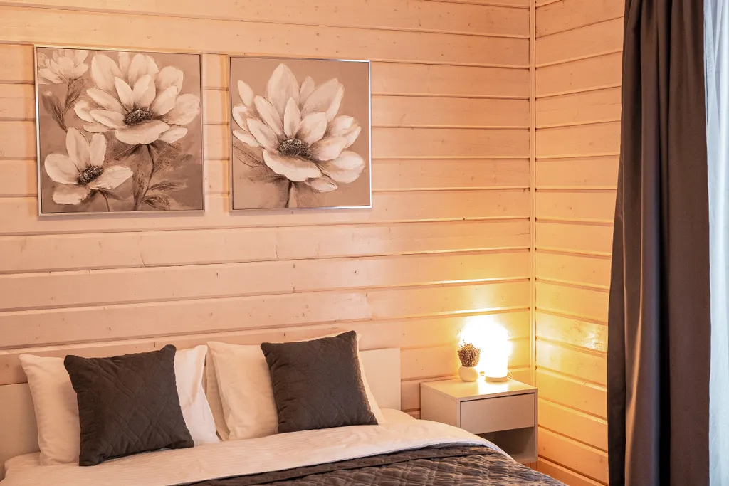 Новый стильный барнхаус с видом на лес