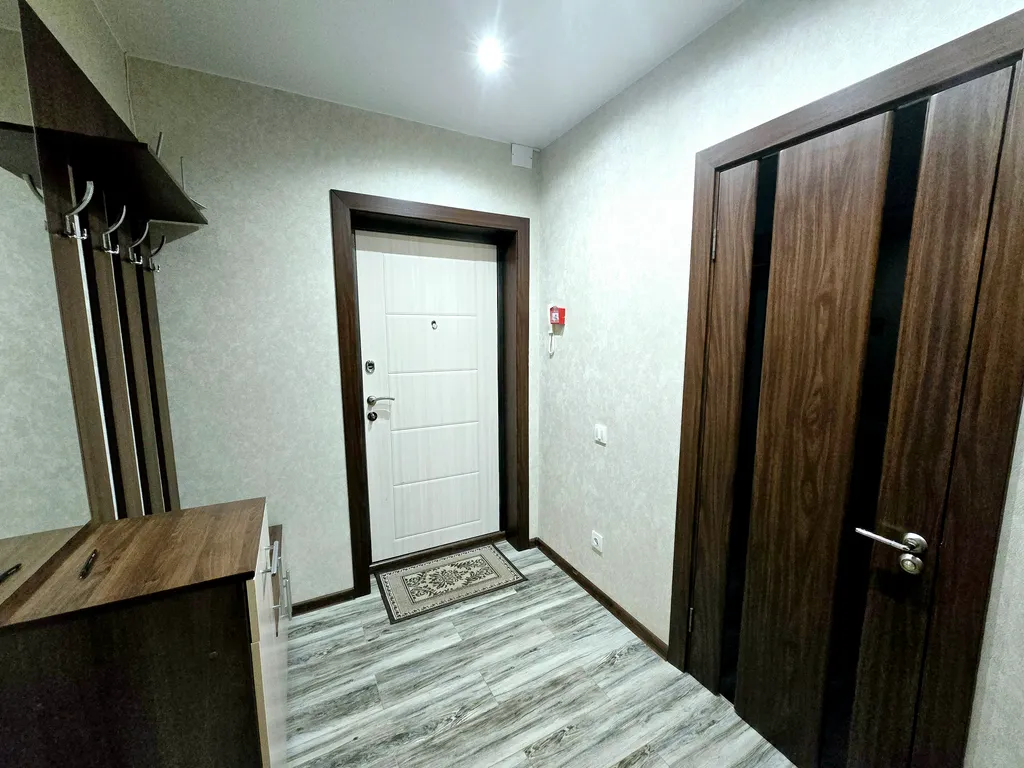 Шикарная квартира с огромным телевизором