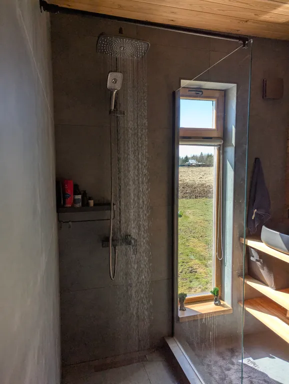 Дом с баней и горячей купелью на озере