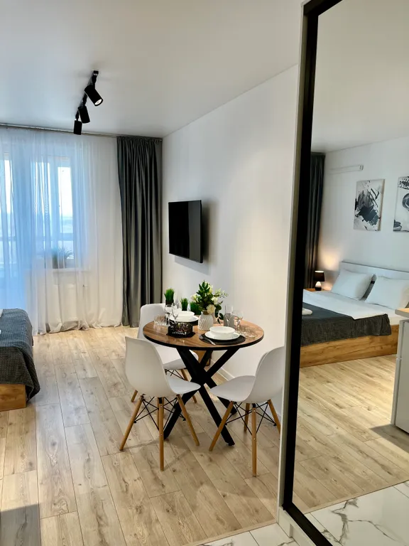 Студия с дизайнерским ремонтом