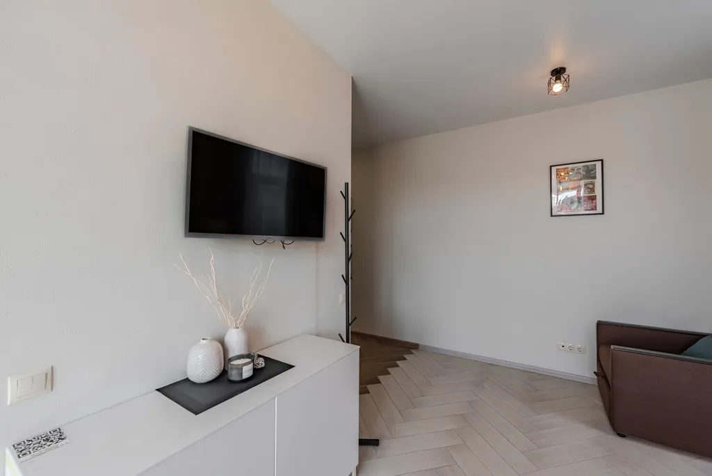 Студия с балконом и подогреваемым бассейном на территории ЖК в центре