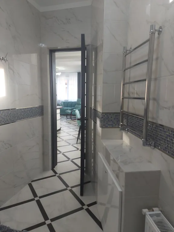 Современные апартаменты в гостевом доме с видом на море