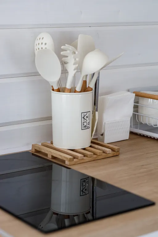 Новый панорамный дом с лесом на участке