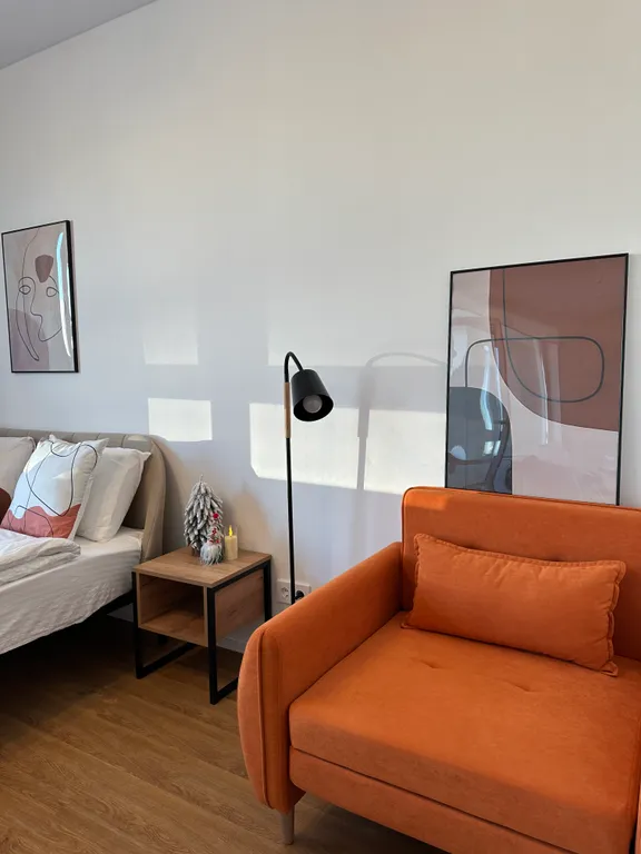 Светлая студия с панорамой центра