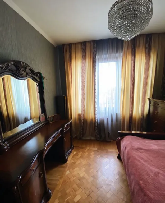 Четырехкомнатная квартира в центре г Сухум в 3х минутах от моря