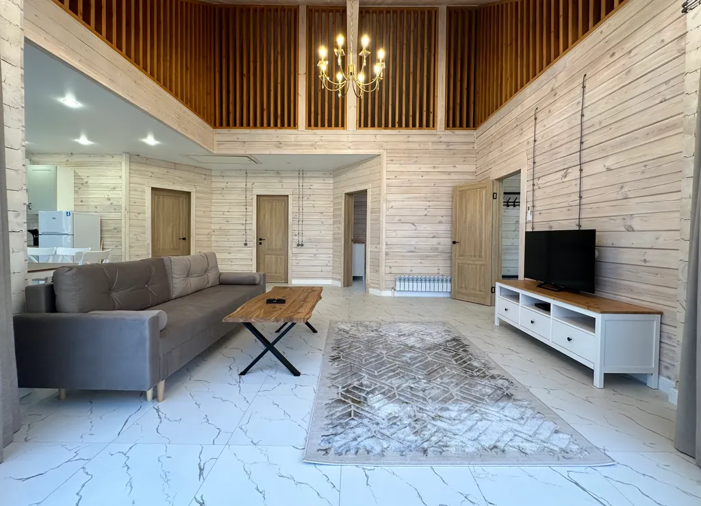 Уютный дом в сосновом лесу