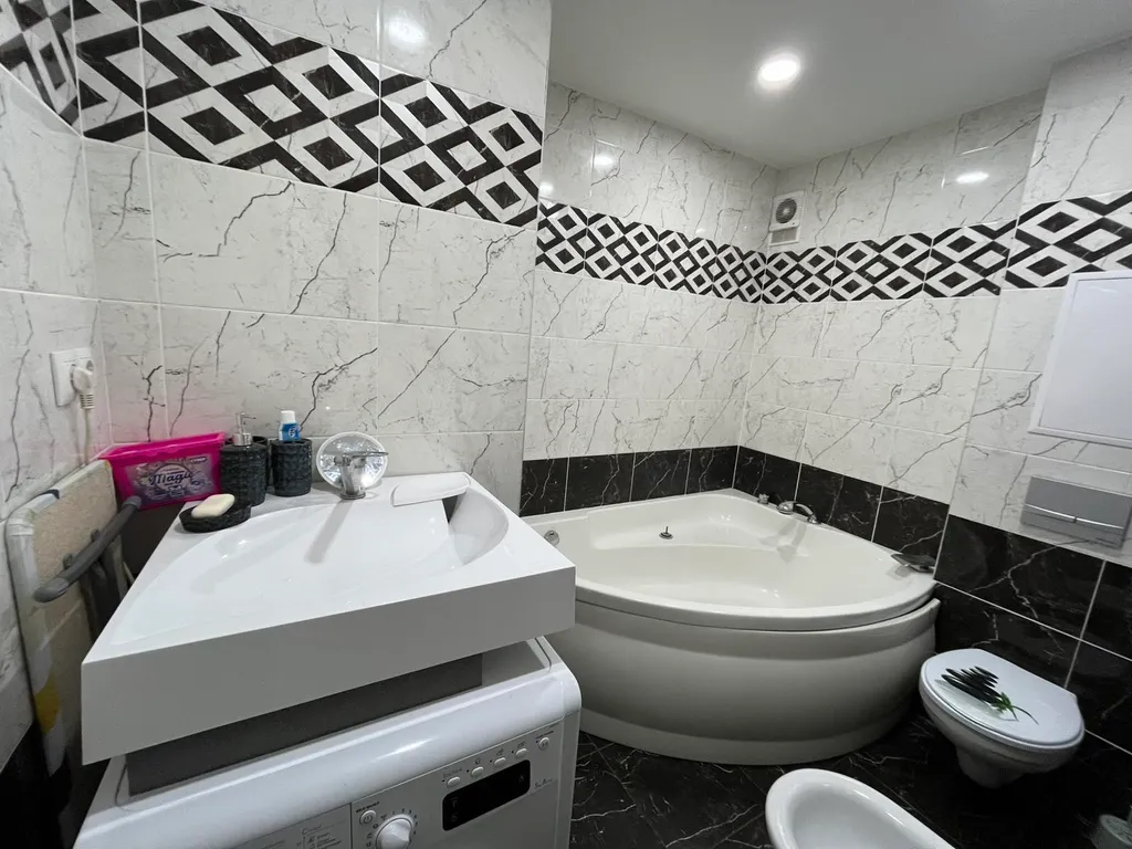 Уютная 2х комнатная недорогая  квартира в самом центре города