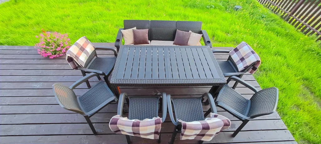 Панорамный домик с теплым бассейном в пяти минутах ходьбы от города