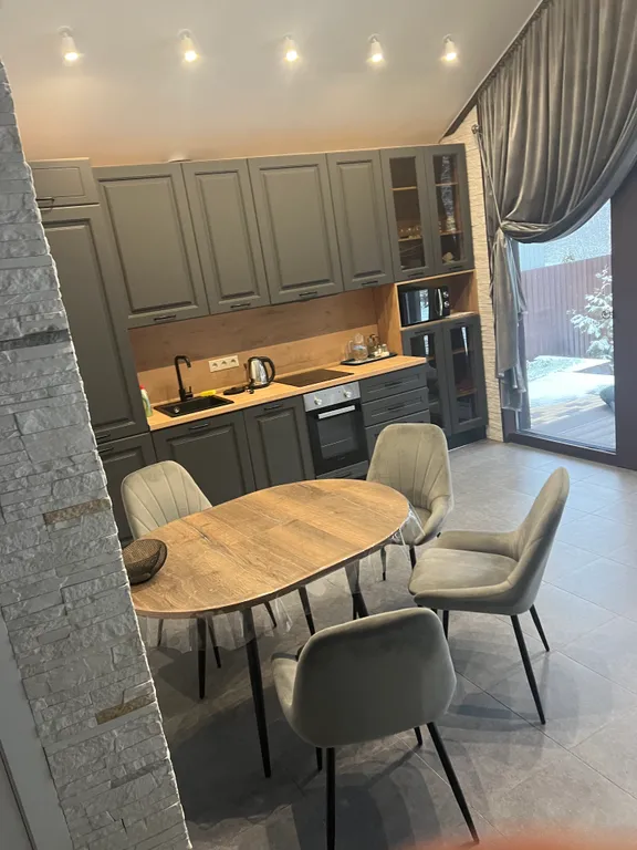 Уютный дом у леса