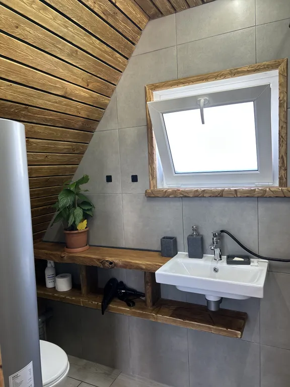 Дом-Афрейм на берегу реки Кемь с видом на море