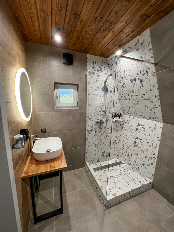 Дом Афрейм с подогреваемой купелью в террасе дома Лисичкино Карелия