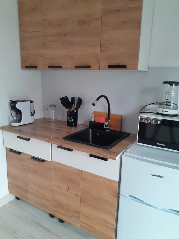 Современный мини-дом в горах недалеко от моря