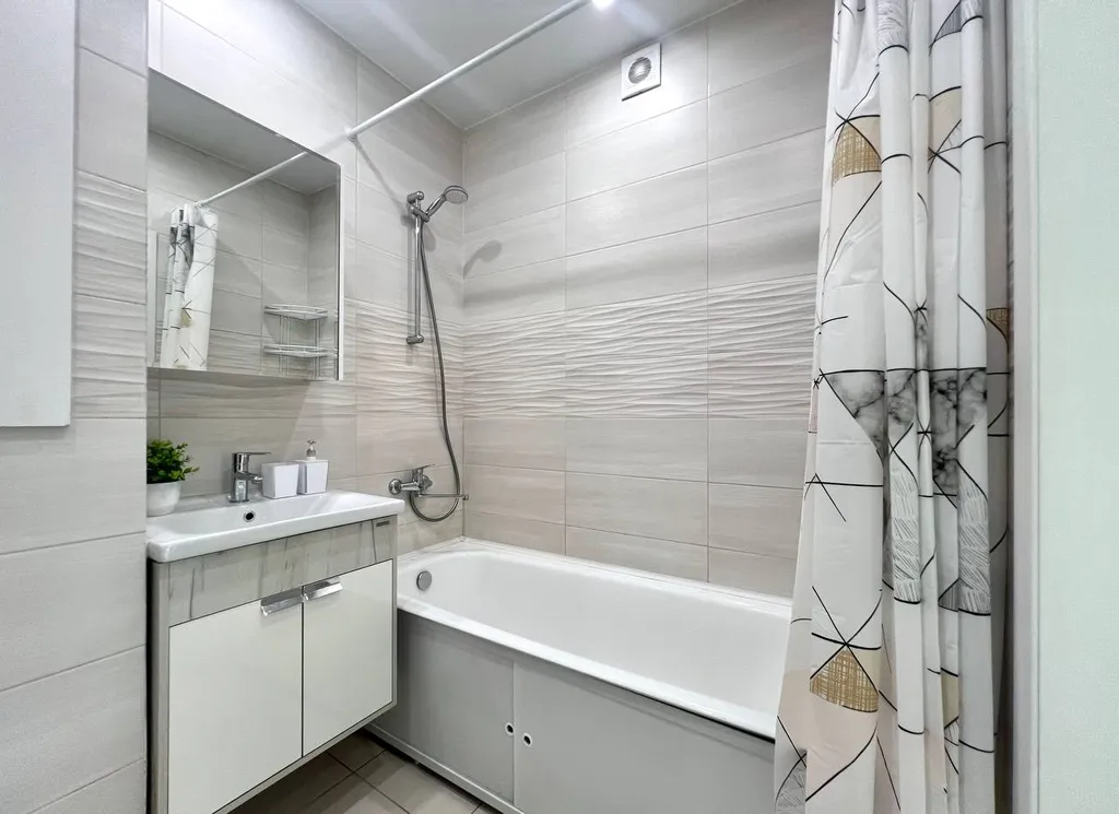 Вернисаж на Броско командированным и туристам города до 4 человек