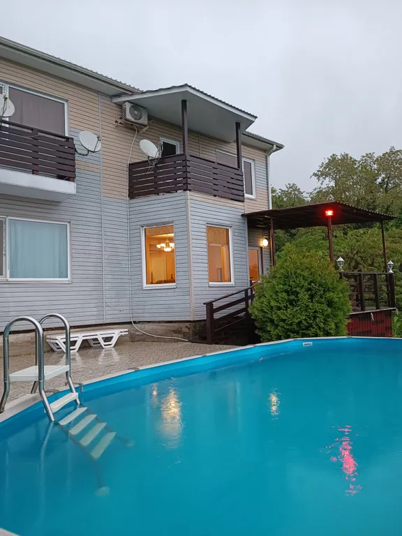 Дом - вилла - коттедж 5 спален
На территории бассейн