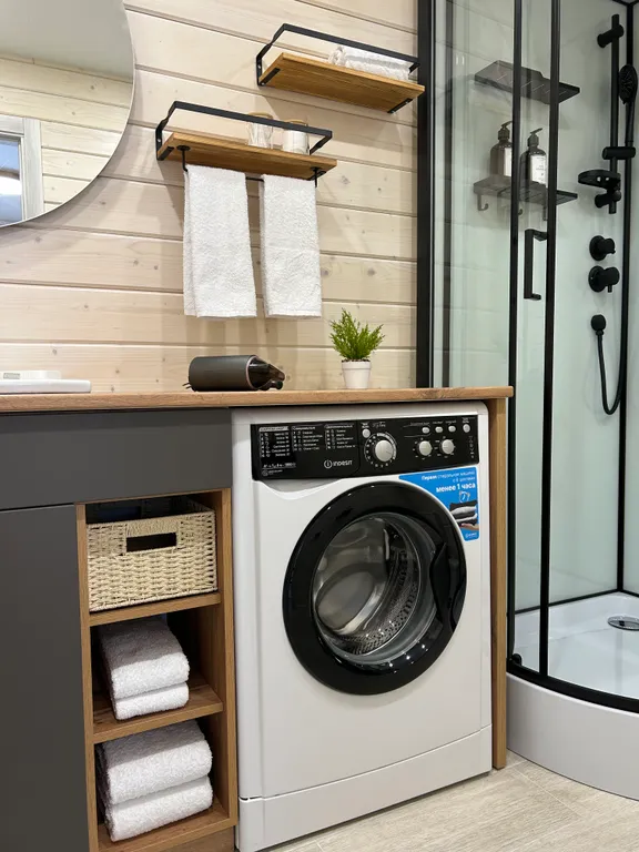 Дом на берегу реки