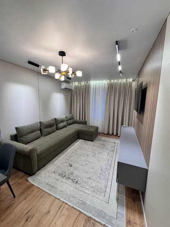 Новая квартира в центре города с видом на горы