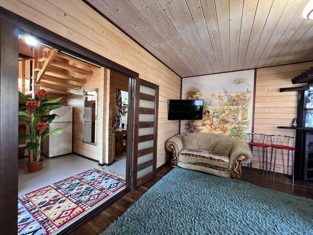 Дом с сауной и большой ванной на террасе