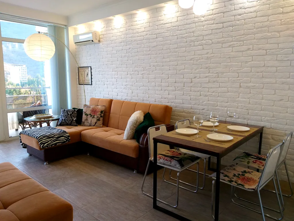 Уютная квартира с захватывающим видом на море и гору Аю-Даг