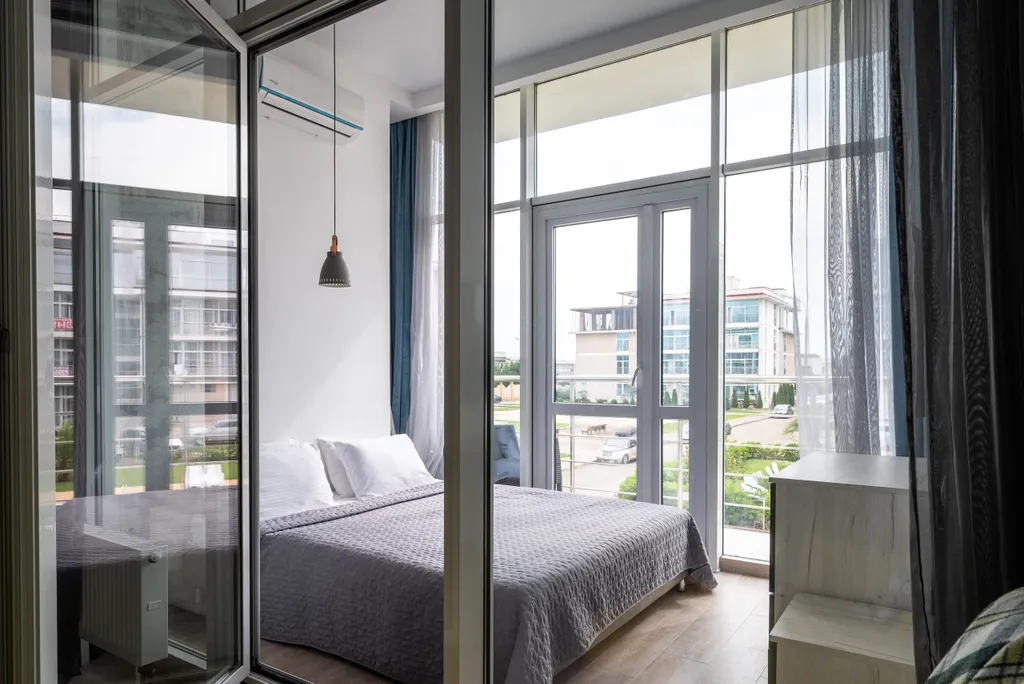 Четырехкомнатная восьмиместная квартира рядом с морем