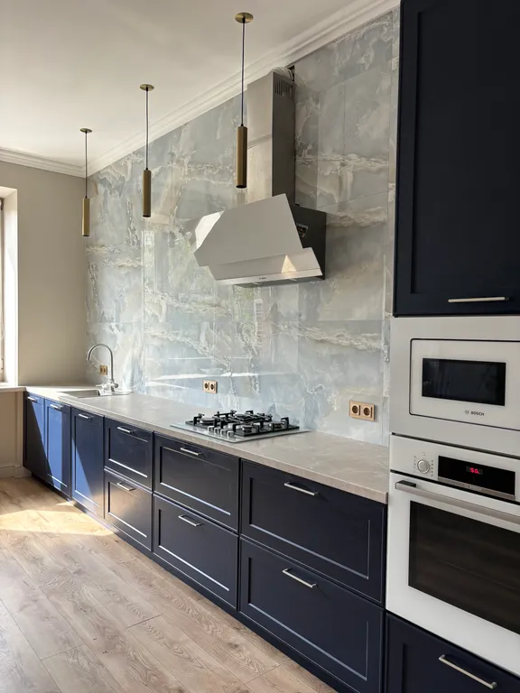 Огромная квартира на набережной