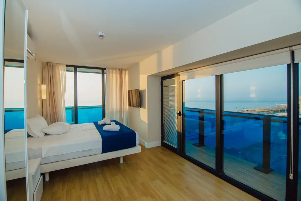 Трёхкомнатные апартаменты на первой линии