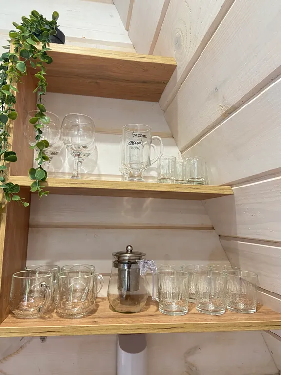 Треугольный дом в лесу Gray