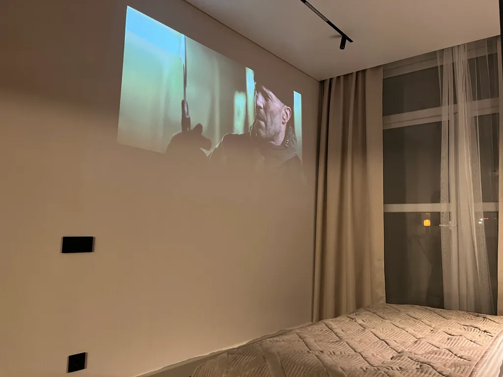 Апартаменты с видом на реку, проектором и игровой приставкой PS4