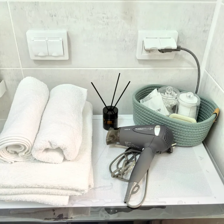 Тюльпаны & солнце: стильная 1-комнатная квартира в современном доме