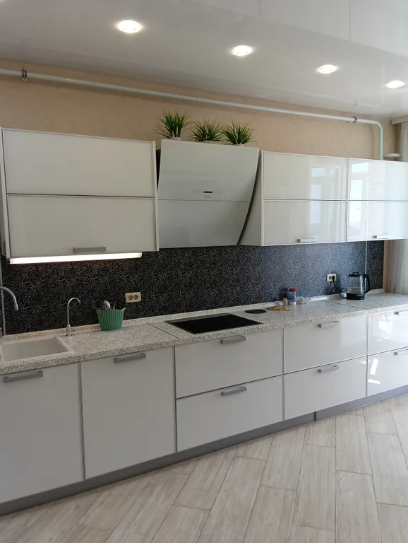 Видовая квартира с дизайнерским ремонтом у Дворца игровых видов спорта