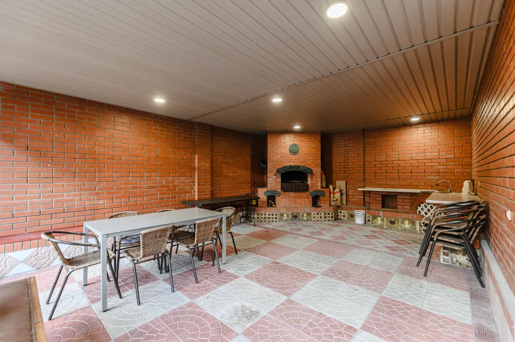 Коттедж Дом в элитном поселке с бассейном и сауной! — Вешки