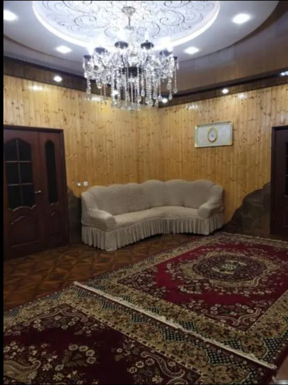 Уютный новый светлый дом с видом на горы