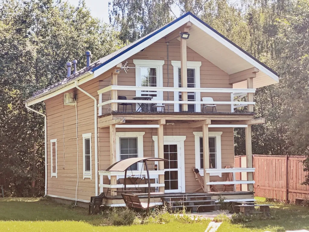 Васнецово-озеро, дом на берегу озера у леса в Подоосковье