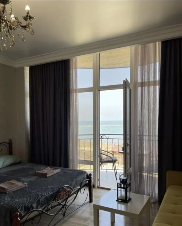 Апартаменты с видом на море с балконом на побережье Каспийского моря