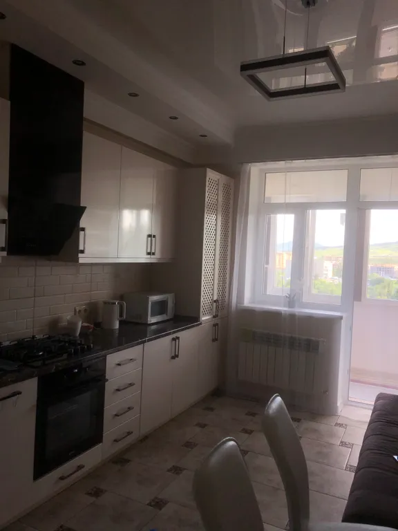 Просторная в центре, аэропорт 5 мин машиной, прекрасный вид на гору