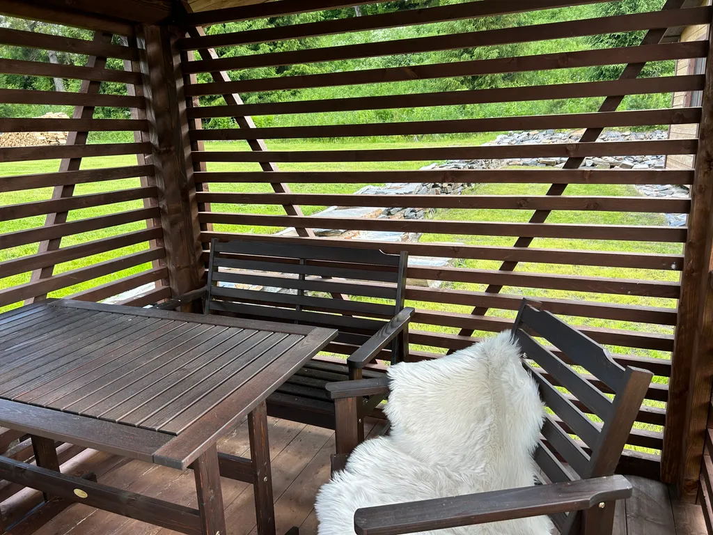 Дом на берегу реки