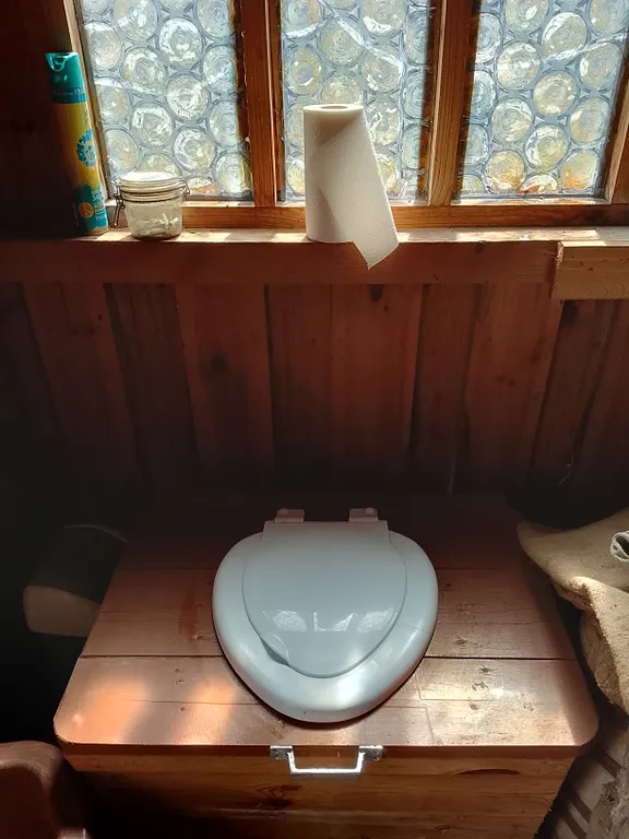 Лесной домик за рекой