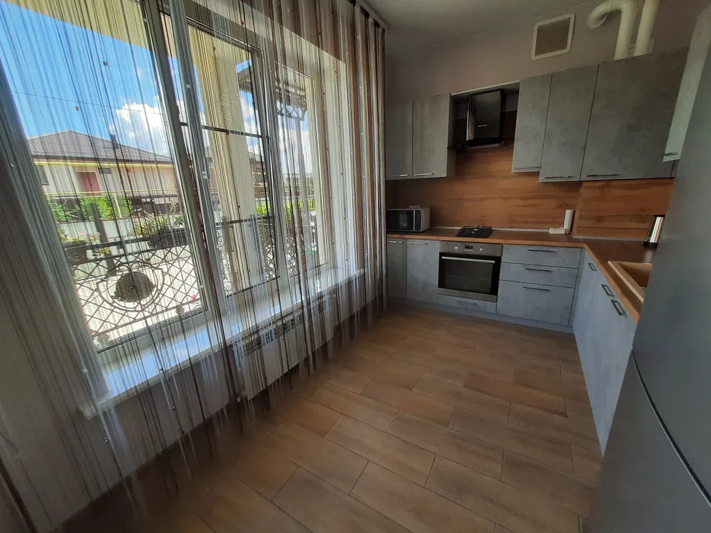 Квартира Большая и современная квартира с балконом — Цемдолина