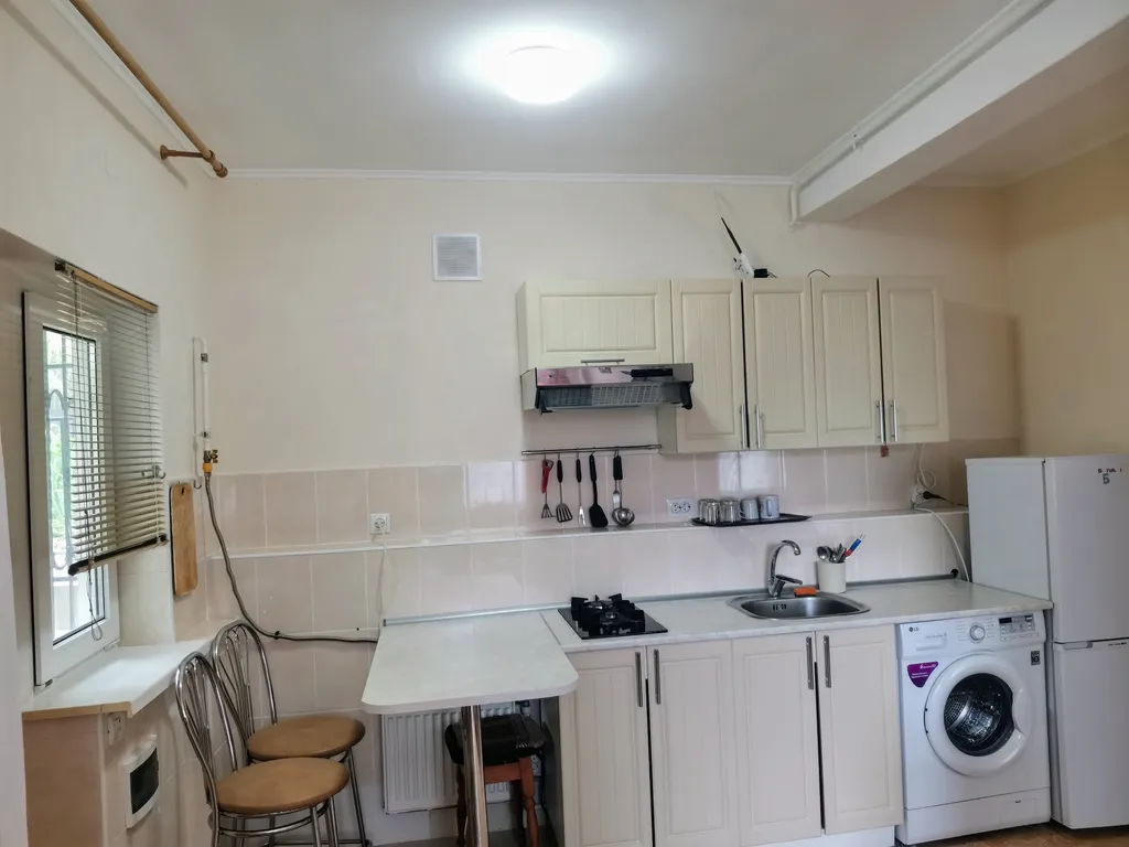 Двухэтажный котедж на берегу горного ручья