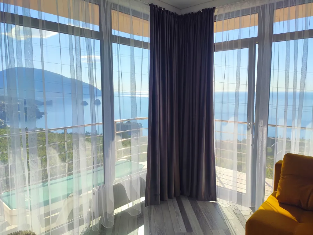 Квартира-студия с шикарным видом на море и гору Аю-Даг