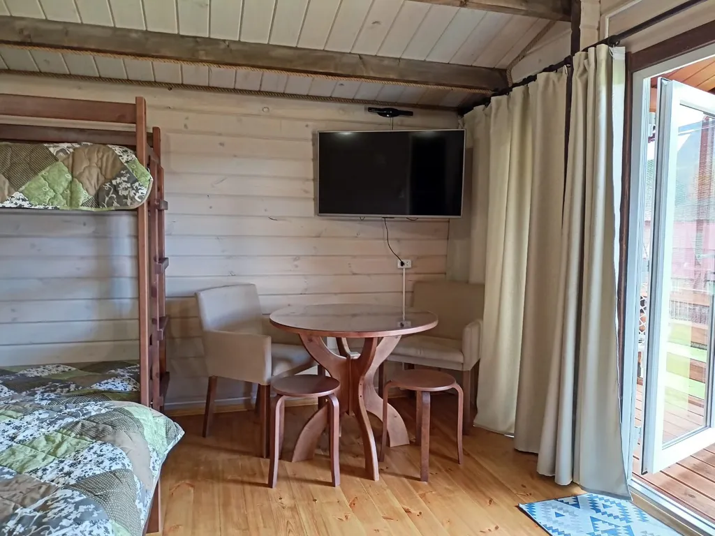 Четырехместный улучшенный гостевой дом с видом на горы 5