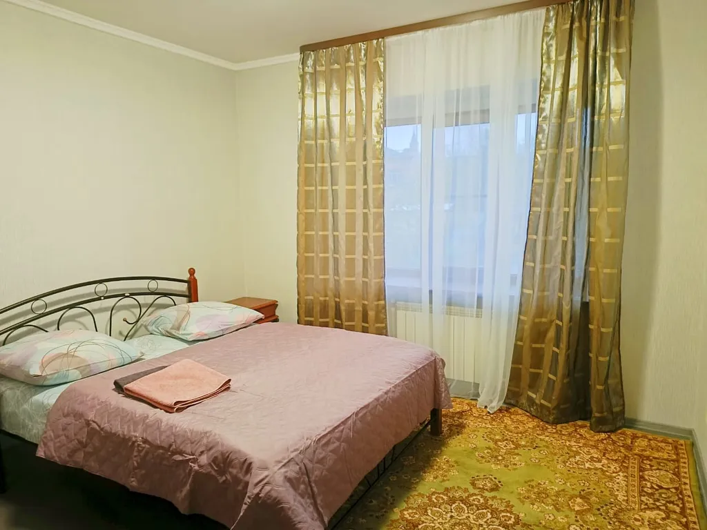 Двухкомнатная квартира в самом центре у Лебединого озера