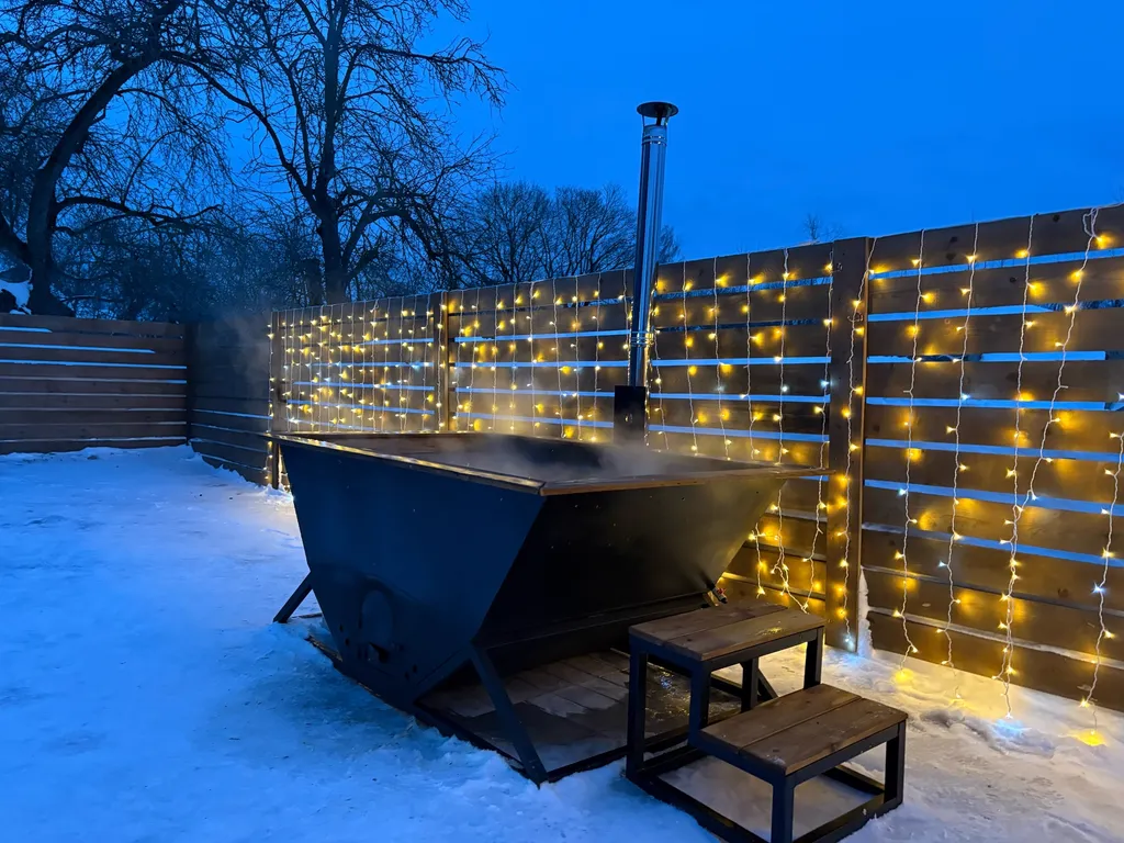 Уютный дом рядом с лесом и речкой