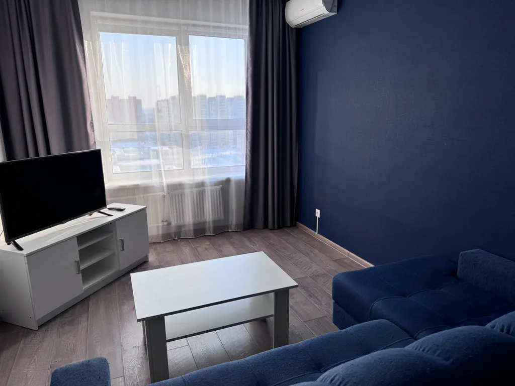 Укомплектованная квартира с отдельной спальней и подземным паркингом!