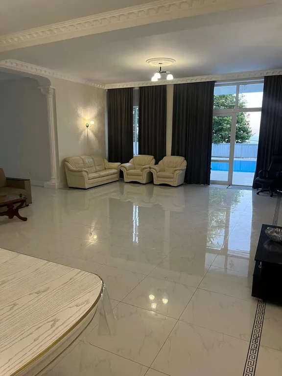 Дом-вилла с бассейном