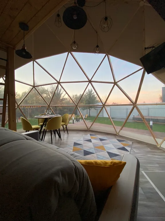 Дом-купол в загородном комплексе