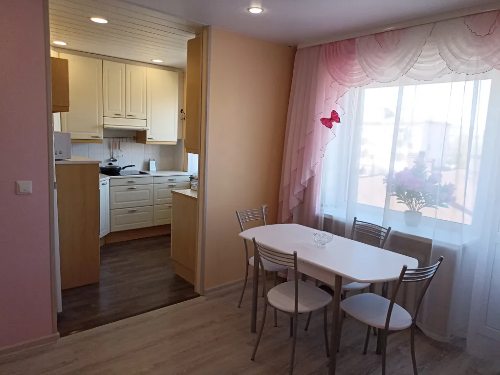 Двухкомнатная квартира в центре с видом на Никольский храм