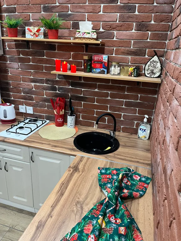 Студия в центре с дизайнерским ремонтом и балконом Город в городе