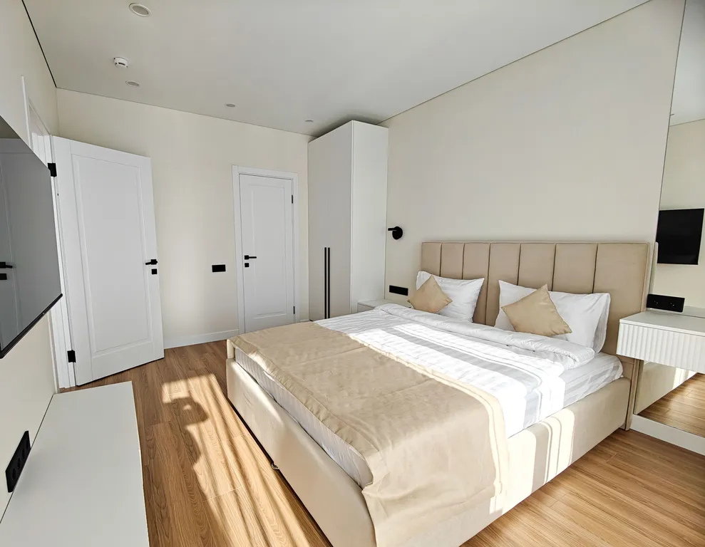 Апартаменты категории люкс 3-х комнатный на первой береговой линии