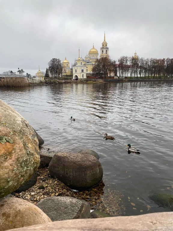 Уютный двухэтажный дом на берегу озера Селигер